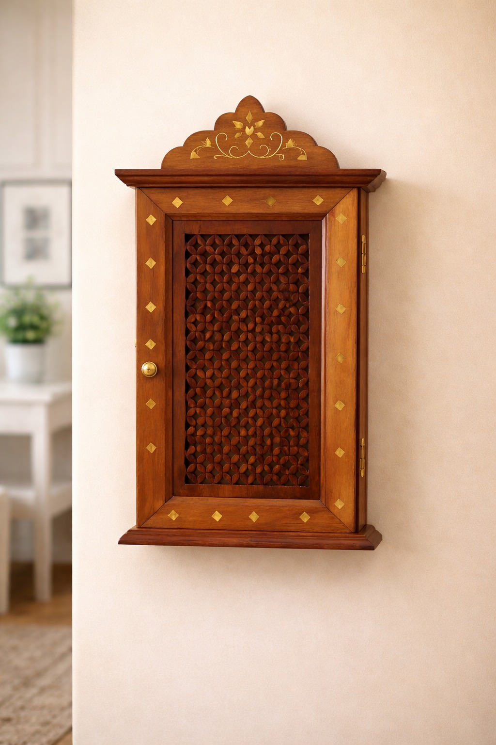 Royal wooden key holder for wall with handcrafted design